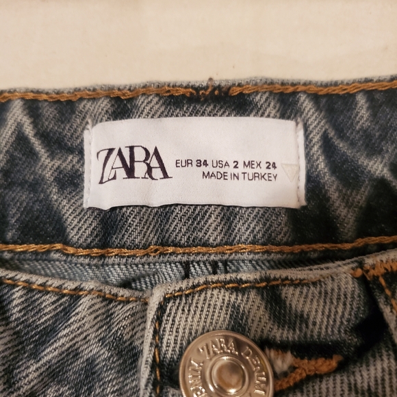 Zara Patch Jeans - Picture 3 of 3